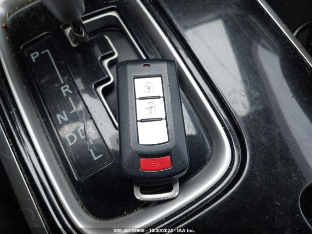 JA4AZ3A30JZ031700 Mitsubishi Outlander Le