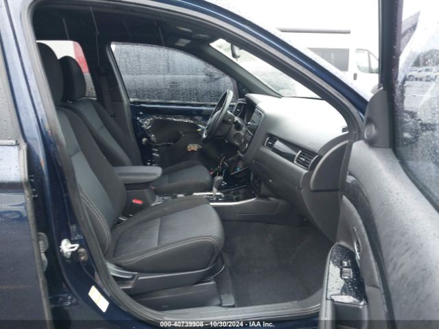 JA4AZ3A30JZ031700 Mitsubishi Outlander Le