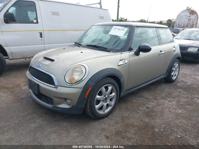 2010 MINI COOPER S WMWMF7C59ATZ72418 Photo 1