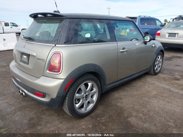 2010 MINI COOPER S WMWMF7C59ATZ72418 Photo 3