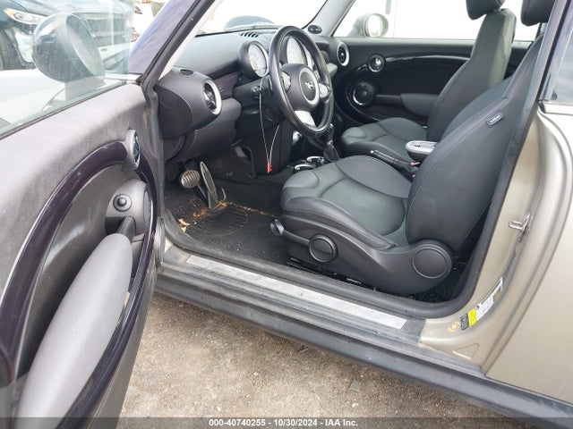 2010 MINI COOPER S WMWMF7C59ATZ72418 Photo 4