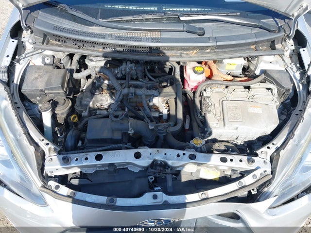 JTDKDTB31F1581453 Toyota Prius C One