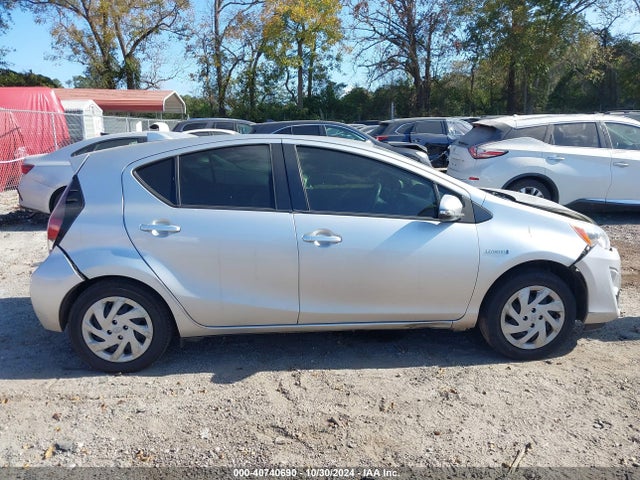 JTDKDTB31F1581453 Toyota Prius C One