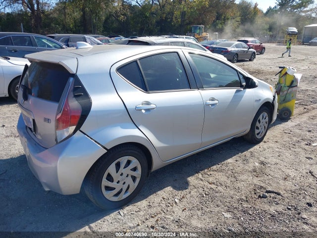 JTDKDTB31F1581453 Toyota Prius C One