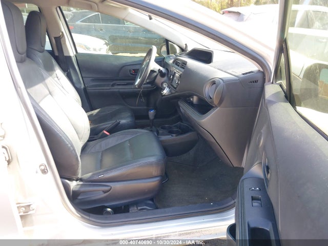 JTDKDTB31F1581453 Toyota Prius C One