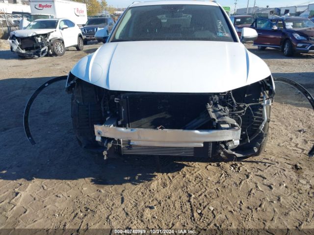 WA1BNAFY9J2226244 Audi Q5 2.0t Tech Premium