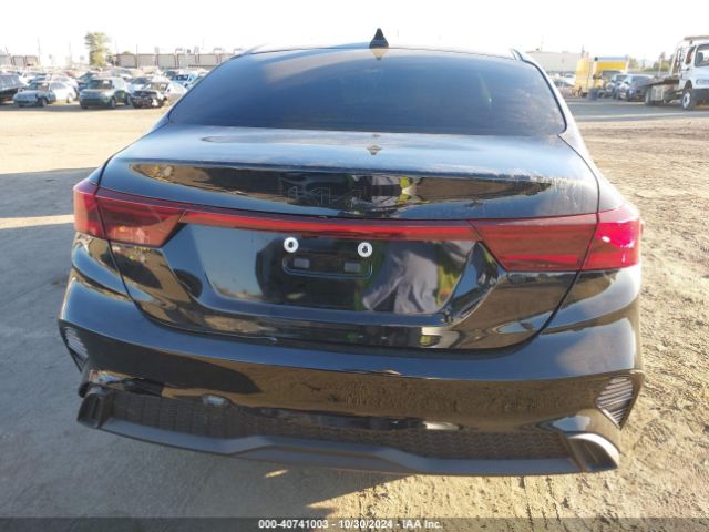 3KPF24AD7PE680915 KIA Forte Lxs