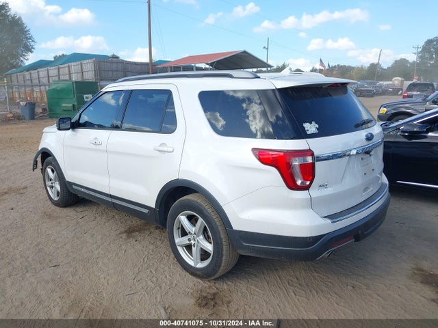 Ford EXPLORER XLT 2018 1FM5K7D83JGA11765 Image 3