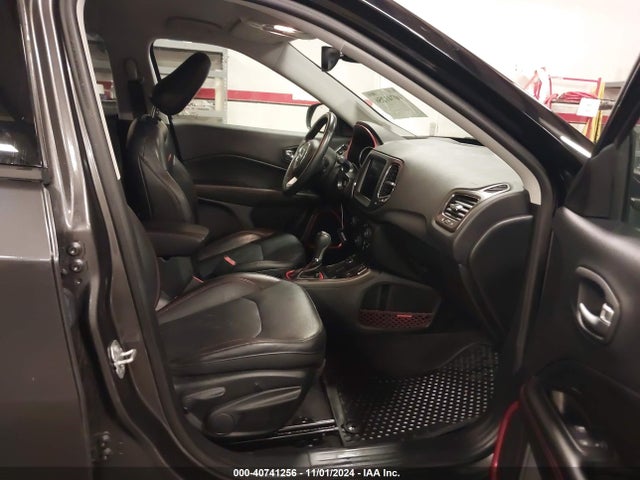 3C4NJDDB5JT210443 Jeep Compass Trailhawk 4x4