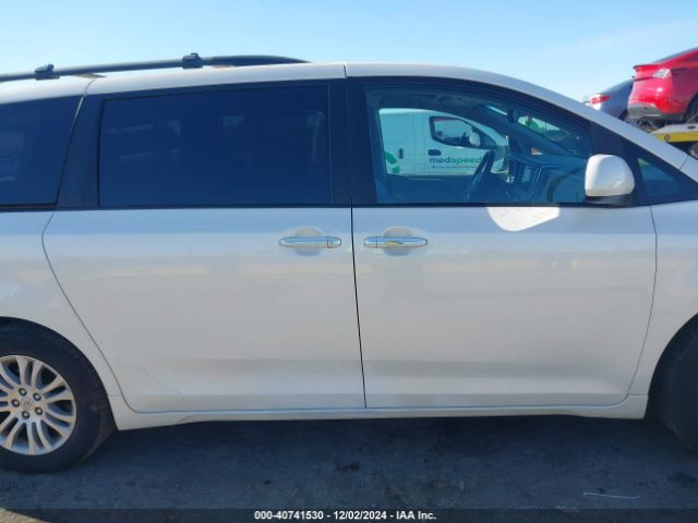5TDYZ3DC2HS823827 Toyota Sienna Xle 8 Passenger