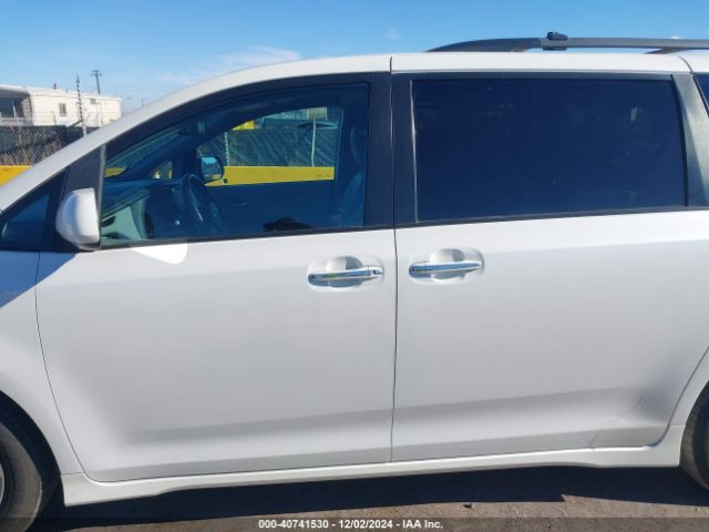5TDYZ3DC2HS823827 Toyota Sienna Xle 8 Passenger