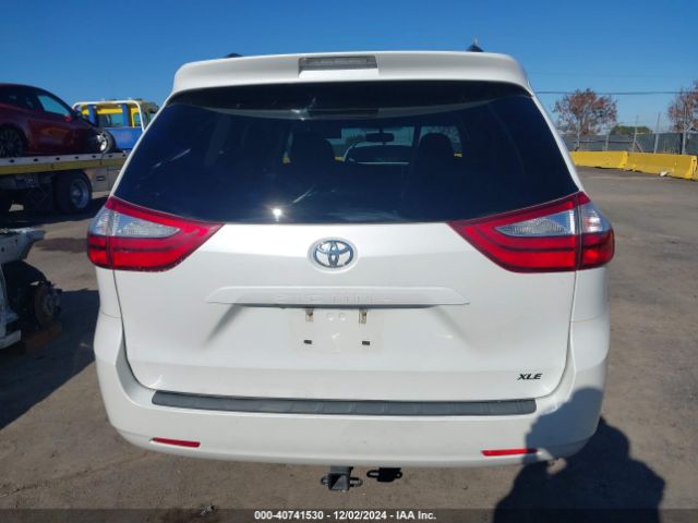 5TDYZ3DC2HS823827 Toyota Sienna Xle 8 Passenger
