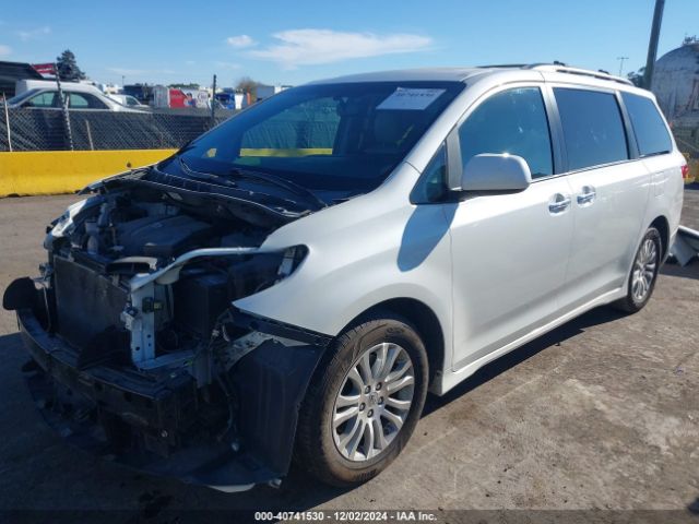 5TDYZ3DC2HS823827 Toyota Sienna Xle 8 Passenger
