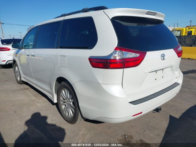 5TDYZ3DC2HS823827 Toyota Sienna Xle 8 Passenger