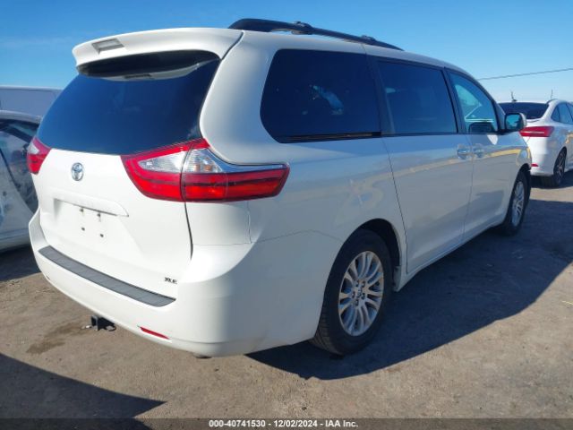 5TDYZ3DC2HS823827 Toyota Sienna Xle 8 Passenger
