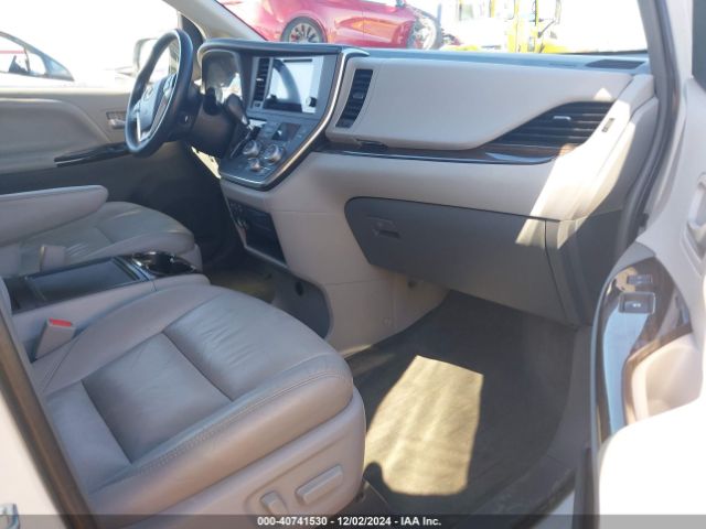 5TDYZ3DC2HS823827 Toyota Sienna Xle 8 Passenger