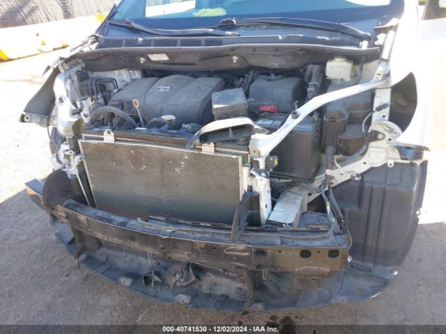 5TDYZ3DC2HS823827 Toyota Sienna Xle 8 Passenger