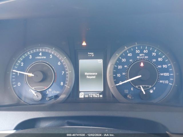 5TDYZ3DC2HS823827 Toyota Sienna Xle 8 Passenger