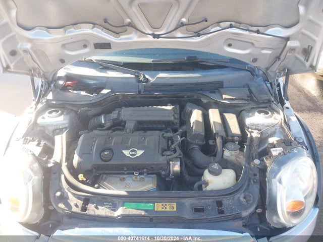 2010 MINI COOPER CLUBMAN WMWML3C54ATX37801 Photo 9