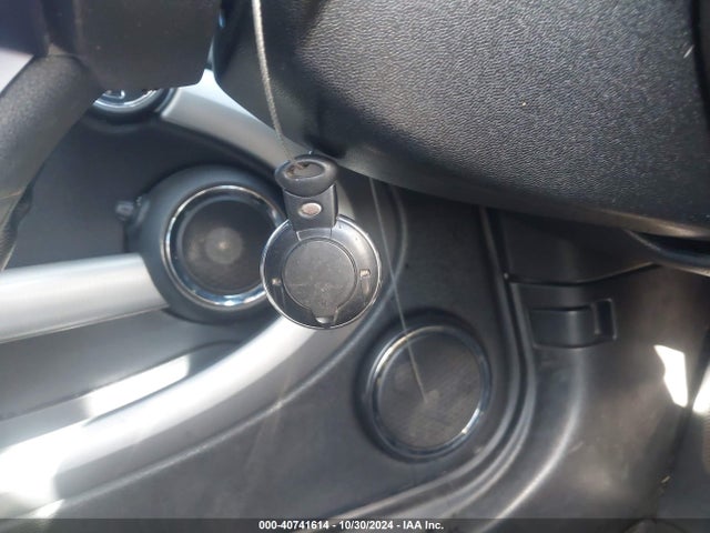 2010 MINI COOPER CLUBMAN WMWML3C54ATX37801 Photo 10