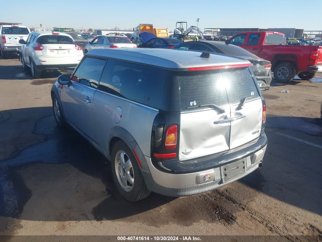 2010 MINI COOPER CLUBMAN WMWML3C54ATX37801 Photo 2