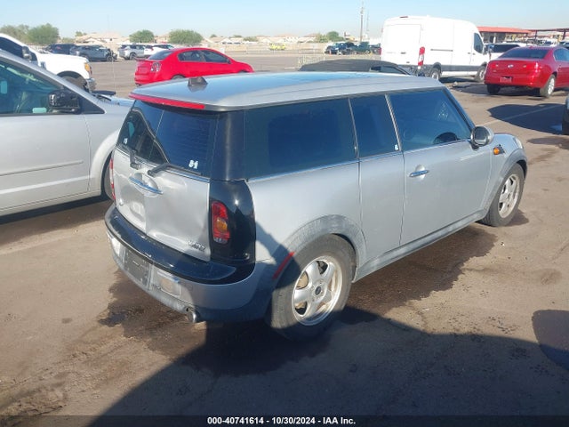 2010 MINI COOPER CLUBMAN WMWML3C54ATX37801 Photo 3