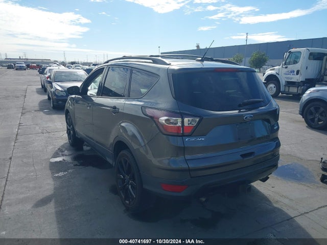 Ford ESCAPE SE 2017 1FMCU9G92HUC02588 Image 3