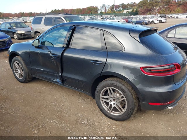 Porsche Macan 2018 WP1AA2A50JLB20290 Image 31