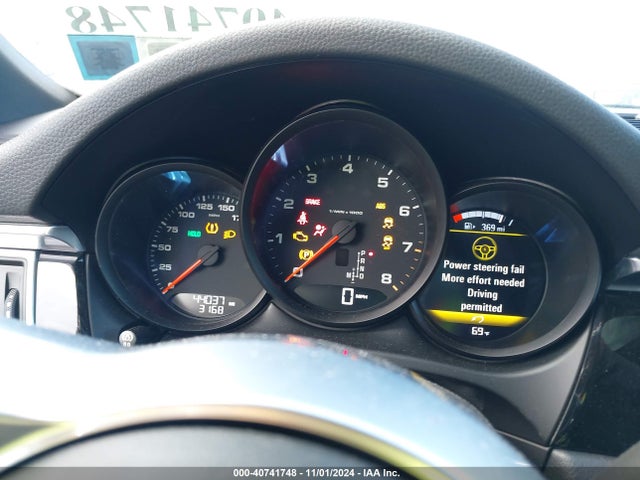 Porsche Macan 2018 WP1AA2A50JLB20290 Image 32