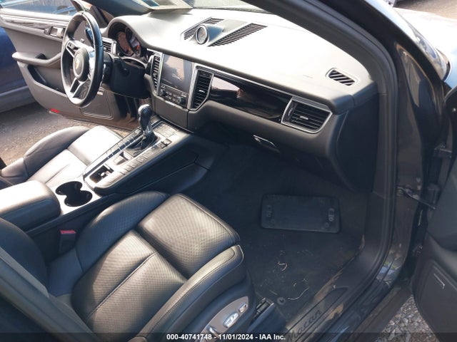 Porsche Macan 2018 WP1AA2A50JLB20290 Image 22