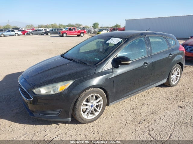 Ford FOCUS SE 2015 1FADP3K25FL325320 Image 2