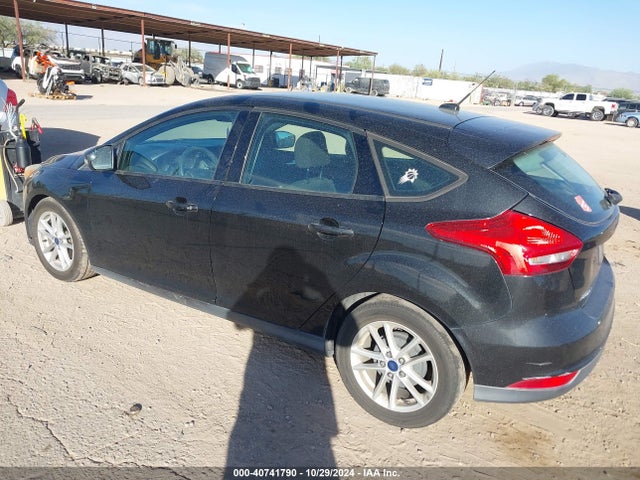 Ford FOCUS SE 2015 1FADP3K25FL325320 Image 3