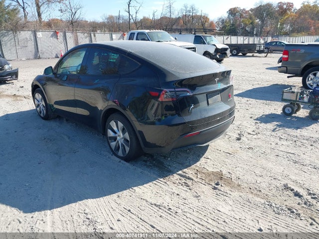 2023 TESLA MODEL Y 7SAYGAEE7PF613000 Photo 2