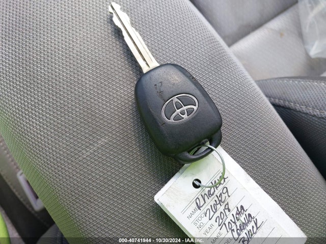 Toyota COROLLA LE 2018 5YFBURHE4JP826441 Image 11