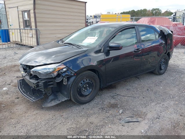 Toyota COROLLA LE 2018 5YFBURHE4JP826441 Image 2
