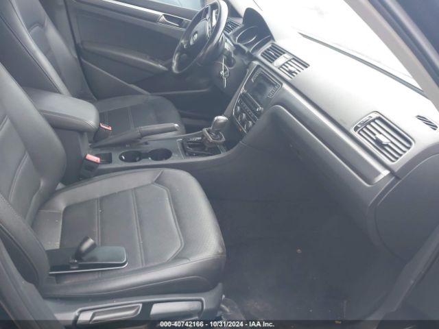 1VWDT7A3XHC023206 Volkswagen Passat 1.8t R-line