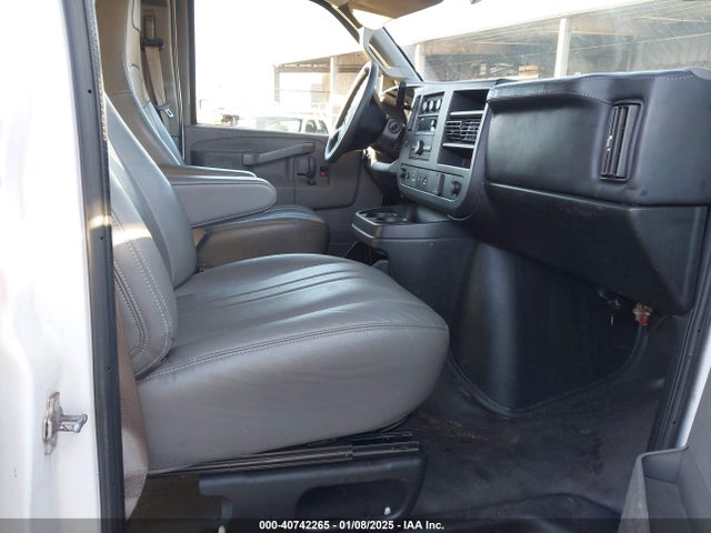 Chevrolet Express 2500 Work Van 2019 1GCWGBFP3K1175622 Image 5