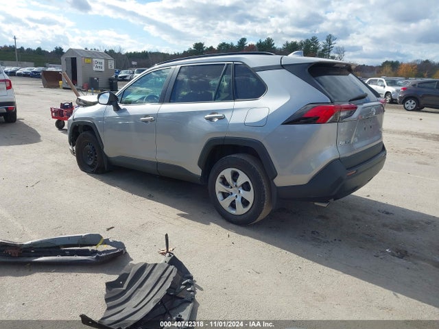 Toyota RAV4 LE 2020 2T3F1RFV1LC120261 Image 3
