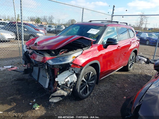 Toyota Highlander Xse 2022 5TDLZRBH4NS257810 Image 2