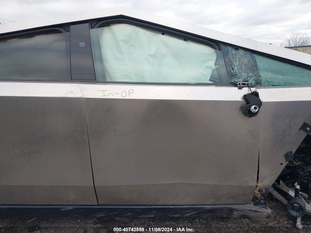 2024 TESLA CYBERTRUCK 7G2CEHEEXRA035106 Photo 4