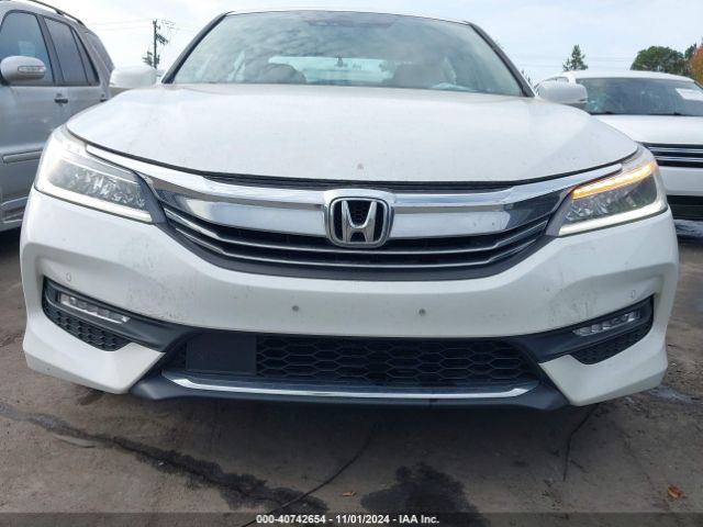 1HGCR3F9XHA017700 Honda Accord Touring V6