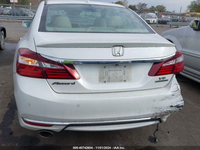 1HGCR3F9XHA017700 Honda Accord Touring V6