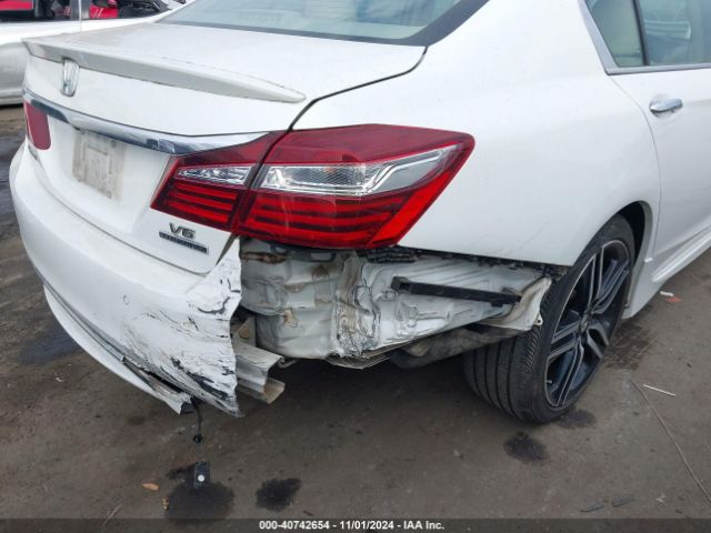 1HGCR3F9XHA017700 Honda Accord Touring V6