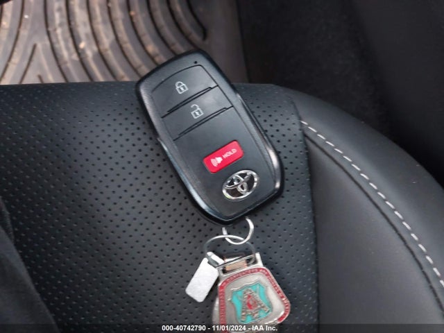 Toyota Prius Xle Awd-e 2024 JTDADABU5R3015605 Image 11
