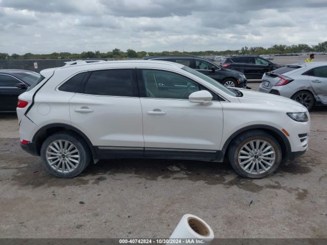 5LMCJ1C99KUL44439 Lincoln Mkc Standard