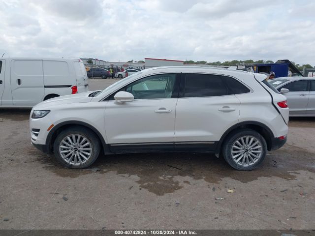 5LMCJ1C99KUL44439 Lincoln Mkc Standard