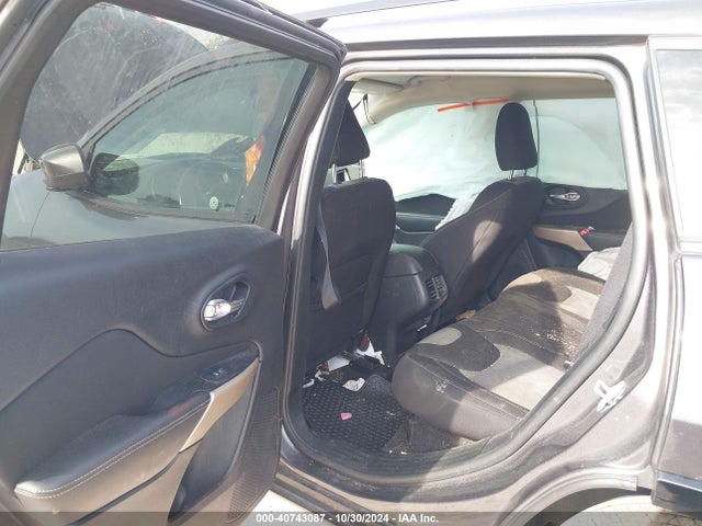 1C4PJLCB4JD604641 Jeep Cherokee Latitude Tech Connect Fwd