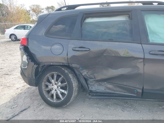 1C4PJLCB4JD604641 Jeep Cherokee Latitude Tech Connect Fwd