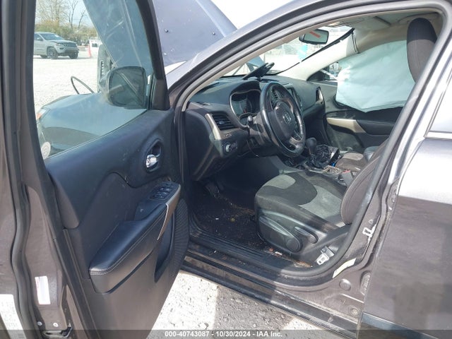 1C4PJLCB4JD604641 Jeep Cherokee Latitude Tech Connect Fwd