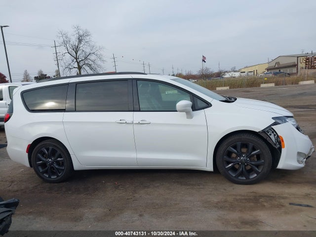 Chrysler Pacifica Touring L Plus 2018 2C4RC1EG6JR261618 Image 14